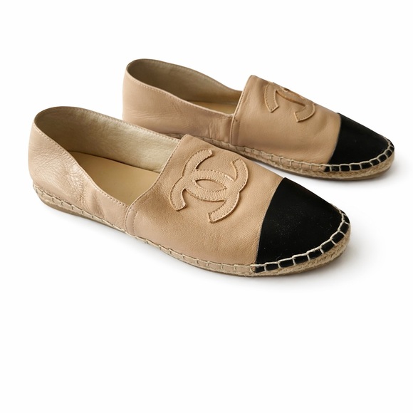 CHANEL Beige Leather Espadrilles with Black Cap Toe and Logo - Picture 2 of 5